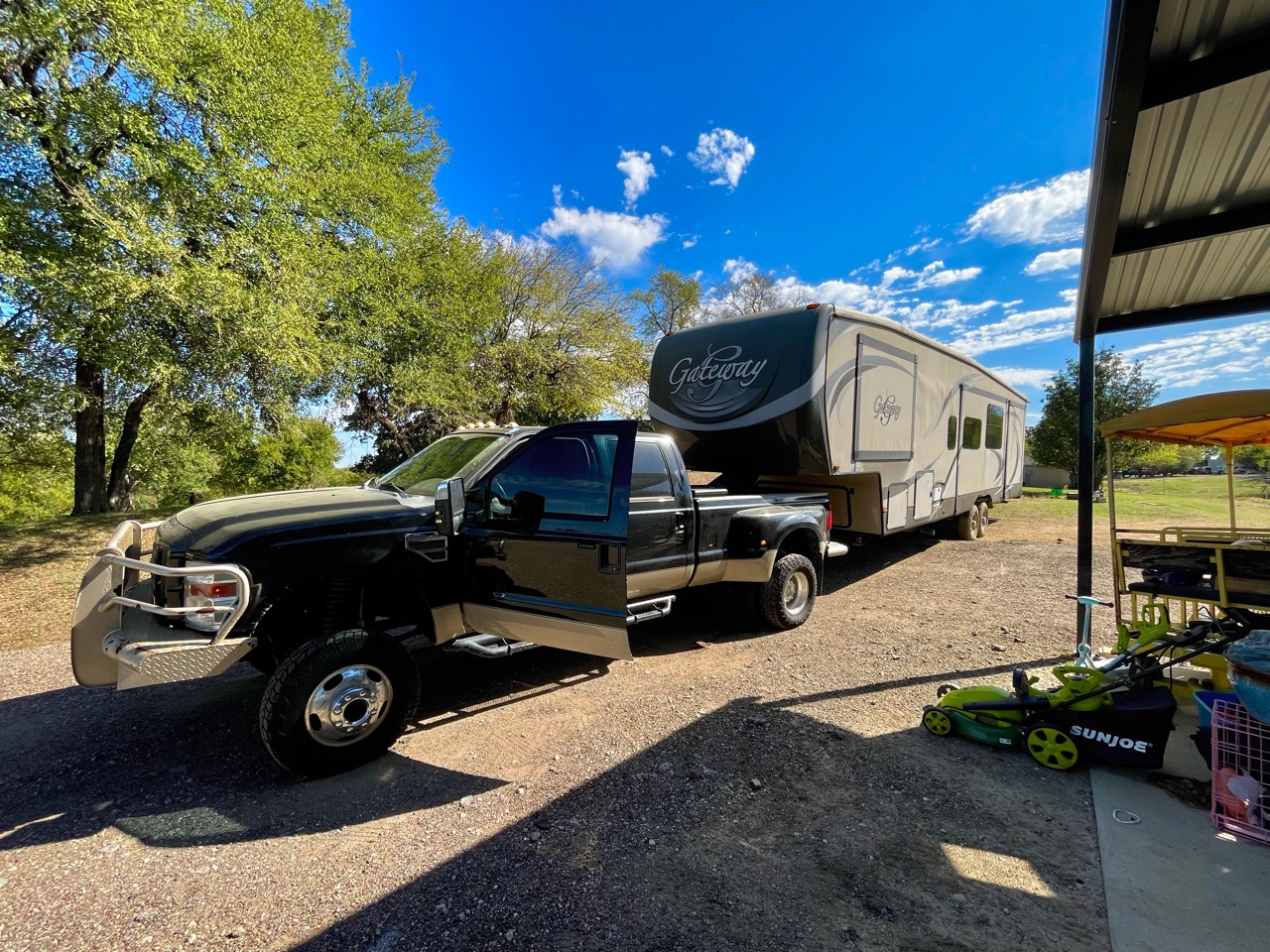 Felix’s black Ford F-350 hooked up to the Heartland Gateway fifth wheel.